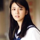 武井咲写真集 『 風の中の少女 』